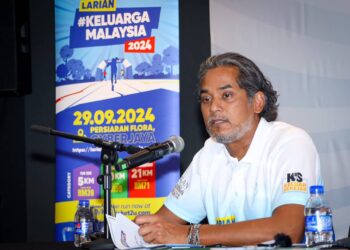 KHAIRY Jamaluddin dalam sidang akhbar program Larian Keluarga Malaysia (LKM) 2024 di Menara Aras Raya di sini hari ini. -SADDAM YUSOF