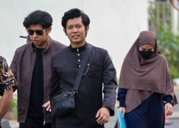Zaim Ikhwan Zahari dan Ismanira Abdul Manaf ketika prosiding sebutan kes di Mahkamah Sesyen Petaling Jaya semalam.