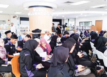 ANTARA yang turut menghadiri forum ‘Suara dari Anjung Dewan Sastera: Antara Intelektualisme dengan Kepopularan dalam Sastera’ di Anjung DBP, adalah penuntut Universiti Putra Malaysia.