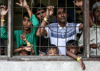 SEBAHAGIAN pelarian Rohingya yang ditempatkan di pusat perlindungan sementara imigresen Indonesia di Lhokseumawe, wilayah Aceh.- AFP