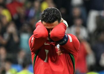 REAKSI penyerang Portugal, Cristiano Ronaldo selepas penaltinya diselamatkan penjaga gol Slovenia, Jan Oblak ketika kedua-dua pasukan itu bertemu dalam aksi kalah mati Kejohanan Eropah (Euro) 2024. - AFP