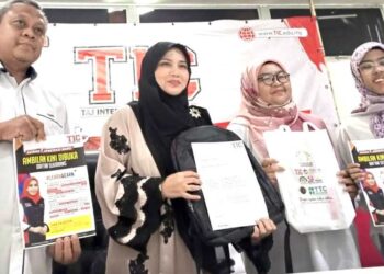 TINA Tajuddin (dua dari kiri) dalam majlis pelancaran Program Gerak Generasi Baru di Kolej Antarabangsa TAJ di Ipoh. – UTUSAN/LIYANA RAMLI