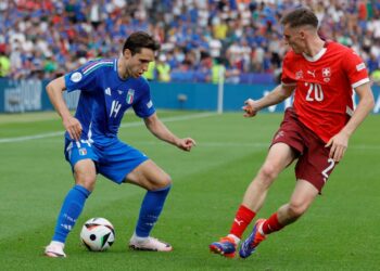 CHIESA (kiri) ketika beraksi bersama Itali dalam saingan Euro 2024.-AFP