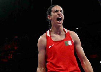 IMANE Khelif dari Algeria meraikan kemenangannya ke atas pemain Hungary, Anna Luca Hamori dalam aksi suku akhir 66 kilogram (kg) wanita Sukan Olimpik Paris 2024 di Arena Paris Utara, Sabtu lalu. - AFP