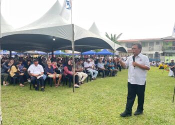 MOHD. Shafie Apdal semasa berucap pada Jelajah Presiden Warisan Sepanggar di Kota Kinabalu hari ini.