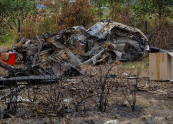 BANGKAI pesawat jenis Beechcraft Premier 1 yang terhempas di Elmina, Shah Alam, Selangor, tahun lalu.