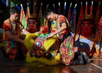 TARIAN singa berasal dari China tetapi etinik Cina Malaysia paling giat mempromosikan tarian berkenaan dalam pelbagai acara. – UTUSAN/PUQTRA HAIRRY