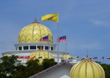 INSTITUSI beraja merupakan payung negara dan menjadi tonggak kedaulatan Malaysia.