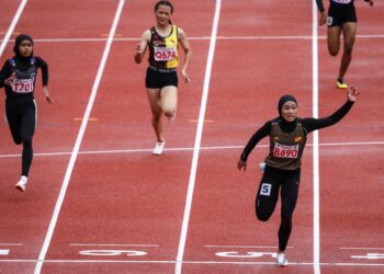 NUR Afrina Batrisya, mengungguli acara 200m wanita akhir di Stadium Sarawak.