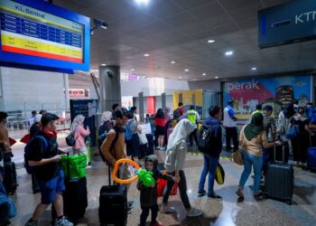 KEJAYAAN Perkhidmatan Tren Elektrik (ETS ) antara bandar di Segamat, Johor bergantung kepada kebolehcapaian. – UTUSAN