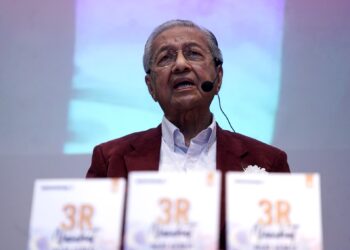 MAHATHIR Mohamad ketika sesi bual bicara pada program Bicara Merdeka - Masa Depan Islam dan Melayu di Yayasan Kepimpinan Perdana Putrajaya. - UTUSAN/FAISOL MUSTAFA