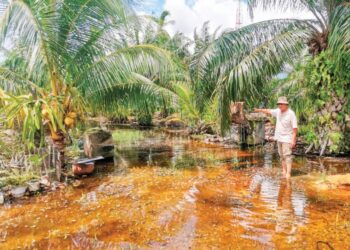 Disebabkan hanya satu daripada dua enjin yang me­ngepam air keluar dari kampung mereka semasa hujan berfungsi.