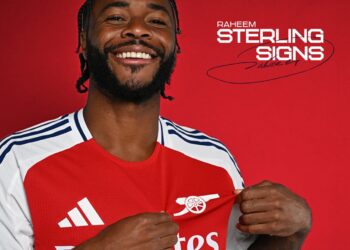 Arsenal berjaya mendapatkan khidmat pemain sayap Chelsea, Raheem Sterling secara pinjaman selama semusim.