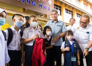 SEMUA institusi pendidikan di bawah KPM wajib mematuhi garis panduan yang telah ditetapkan oleh kementerian dalam penganjuran program serta penerimaan sumbangan agar tidak bercanggah dengan nilai-nilai murni dan prinsip pendidikan yang holistik. - UTUSAN