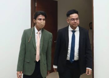 DA'I SYED dan peguamnya menghadiri prosiding keputusan membela diri berhubung kes rogol wanita di Mahkamah Sesyen Shah Alam, Selangor, hari ini. - UTUSAN/NURUL NAJWA HASRAN