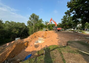 KERJA-KERJA pemulihan runtuhan tebing giat dilaksanakan di Cassia Garden Residence, Cyberjaya.