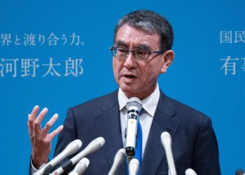 MENTERI Digital, Taro Kono berucap semasa sidang akhbar untuk mengumumkan hasratnya bertanding dalam pemilihan Presiden Parti Liberal Demokratik, di Tokyo, semalam.- AFP