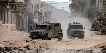 KENDERAAN berperisai tentera Israel menyerbu sepanjang jalan di Tulkarm, dalam operasi ketenteraan di utara Tebing Barat pada 29 Ogos lepas.- AFP