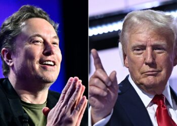 JUTAWAN terkenal AS, Elon Musk (kiri) dan calon Presiden Republikan 2024, Donald Trump.- AFP