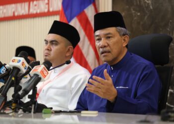 MOHAMAD HASAN dalam sidang akhbar selepas merasmikan Perhimpunan Agung Wanita, Pemuda dan Puteri UMNO di Pusat Dagangan Dunia (WTC), Kuala Lumpur, malam ini. - UTUSAN/FARIZ RUSADIO