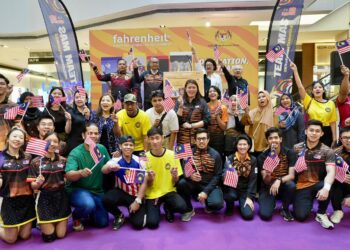 KETUA Pengarah MSN, Abdul Rashid Yaakub (tengah atas) ketika merasmikan Kempen One Nation, One Team - Sports Uniting The Nation dengan kerjasama Kementerian Belia dan Sukan (KBS), dua minggu lalu. - IHSAN FB MSN