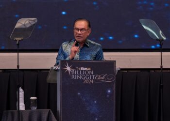 ANWAR Ibrahim ketika menyampaikan ucapan di Anugerah Korporat The Edge Billion Ringgit Club - FACEBOOK RASMI ANWAR IBRAHIM