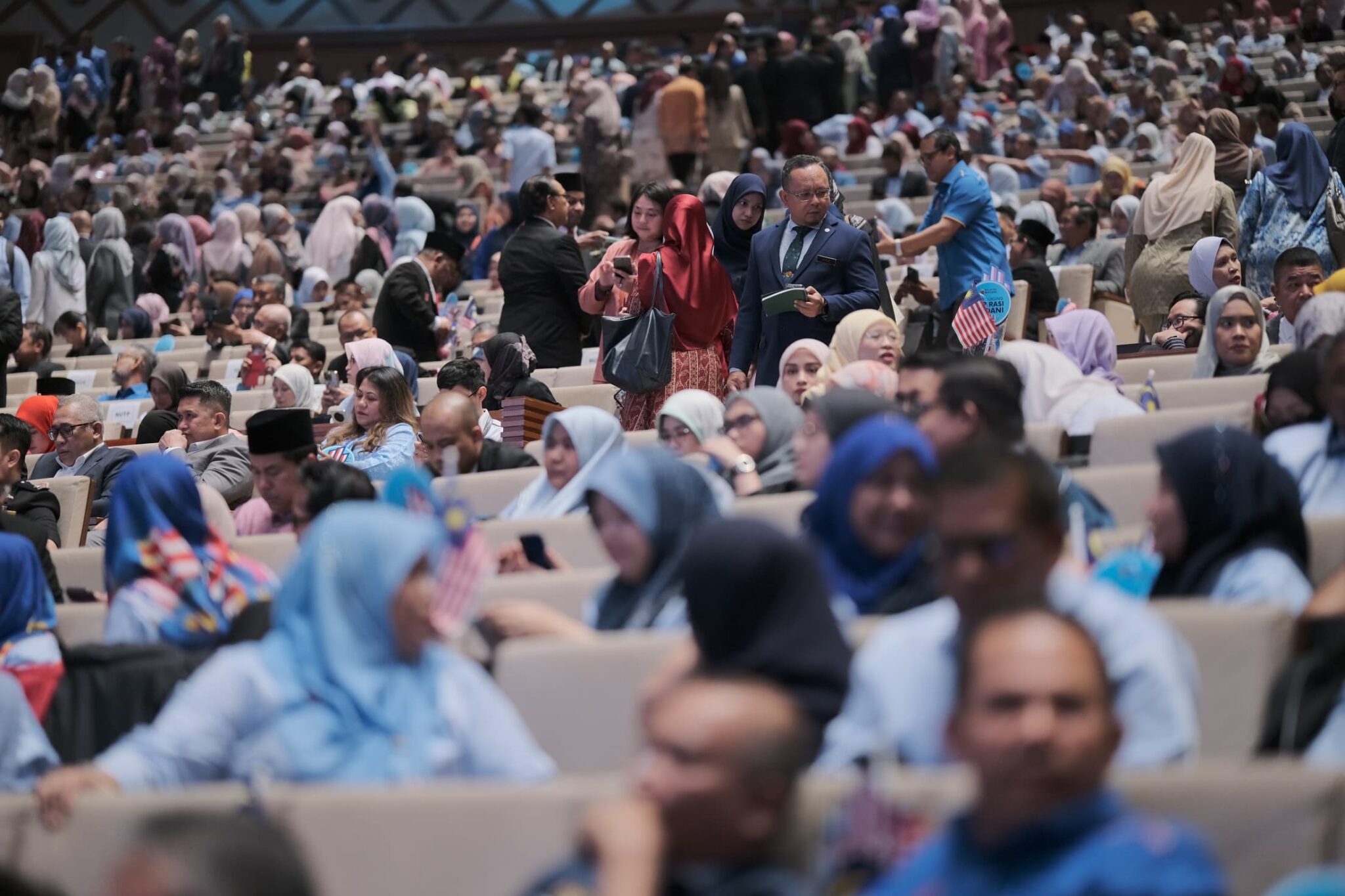 Lebih 7,000 penjawat awam berkumpul di PICC dengar berita baik kenaikan