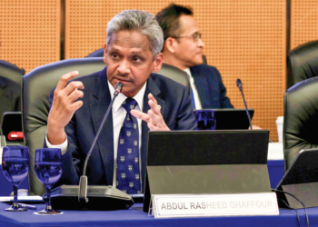 ABDUL Rasheed Abdul Ghaffour pada pembentangan KDNK suku kedua 2024 di Sasana Kijang, Kuala Lumpur di sini, semalam.-UTUSAN/NURUL NAJWA HASRAN