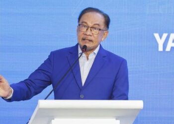 ANWAR Ibrahim berucap semasa pelancaran Perumahan Penjawat Awam Malaysia Madani (PPAM MADANI) di PPAM Piksel Permaisuri, Bandar Sri Permaisuri sini hari ini. - UTUSAN/SHIDDIEQIIN ZON