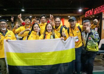 Syaidatul Afifah Badrul Hamidi (tengah) bersama pasukan boling Perak di Sukma Sarawak 2024.