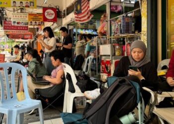 PENGAMAL media masih berkumpul di kawasan lokasi kejadian bagi menunggu sebarang perkembangan terkini.