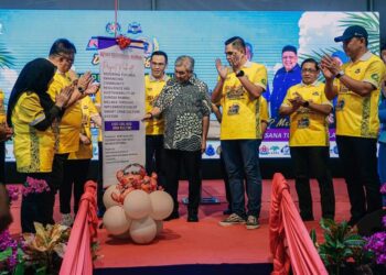 AHMAD ZAHID Hamidi menyempurnakan Majlis Perasmian Penutup KUD @ Festival D’ Bendang Melaka 2024 di Kem Benteng Negara, Jasin, Melaka. - UTUSAN/AMRAN MULUP