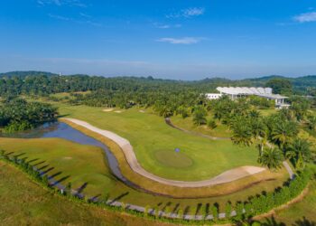 Senibong Golf Club menjadi padang golf awam yang menawarkan harga berpatutan kepada orang ramai.