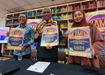 KHAIRUDIN Abu Hanipah (tengah) dalam sidang akhbar Karnival Mesra Anak Muda di Bangunan Perak Darul Ridzuan di Ipoh hari ini. - UTUSAN/MUHAMAD NAZREEN SYAH MUSTHAFA