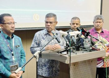 Saifuddin Nasution Ismail (dua dari kiri) semasa sidang akhbar sempena Dialog Khas II 2024 di Pusat Konvensyen Sime Darby, Kuala Lumpur, semalam.