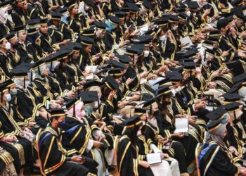 SEJUMLAH 71,290 calon  lepasan Sijil Tinggi Persekolahan Malaysia (STPM) dan setaraf ditawarkan tempat bagi melanjutkan pengajian ke universiti awam.