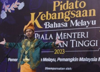 BAHASA Melayu perlu diletakkan di paras tertinggi sebagai  identiti nasional untuk negara dan identiti budaya bagi rakyat. – UTUSAN/MOHD. SHAHJEHAN MAAMIN