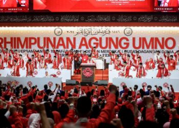 MESEJ penting dalam Perhimpunan Agung UMNO (PAU) 2024 adalah untuk melakukan pembaharuan dan mengembalikan semula keyakinan orang Melayu kepada parti. – utusan/FARIZ RUSADIO