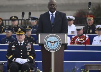 SETIAUSAHA Pertahanan AS, Lloyd Austin ketika berucap dalam upacara memperingati mangsa korban serangan 11 September 2001 terhadap Pentagon, di Memorial Pentagon 9/11 Kebangsaan di Washington, pada 11 September 2023.