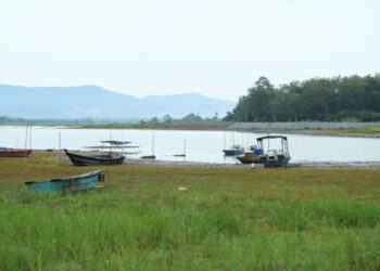 PENINGKATAN suhu global dan perubahan pola cuaca yang tidak menentu menyaksikan Malaysia berisiko berdepan dengan pelbagai kesan negatif yang menjejaskan kehidupan seharian, ekosistem dan ekonomi. – UTUSAN/IZLIZAN OTHMAN