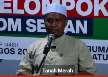 MOHD. Rizwadi Ismail semasa berceramah di Unit Daerah Mengundi Serian, Gua Musang, Kelantan.