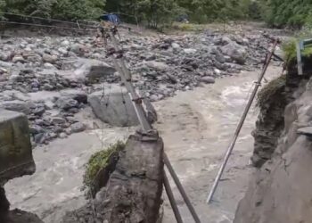 HUJAN monsun menyebabkan banjir kilat di  Dehradun, utara India.- AGENSI