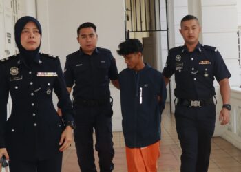 MUHAMMAD Farriz Izwan (dua dari kanan) mengaku bersalah di Mahkamah Sesyen Ipoh hari ini atas tiga pertuduhan merogol seorang remaja perempuan berusia 16 tahun di bilik sebuah hotel, hujung bulan lalu. - UTUSAN