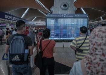 UNTUK gangguan penerbangan disebabkan keadaan luar biasa, misalnya bencana, syarikat penerbangan dikehendaki terlebih dahulu menawarkan bayaran balik dalam mod bayaran asal.