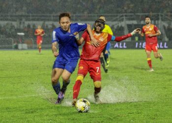 AKSI Faisal Halim ketika  Pilihan Selangor menentang Pilihan Singapura dalam aksi  Piala Sultan Selangor 2024 di Stadium Merdeka, kelmarin