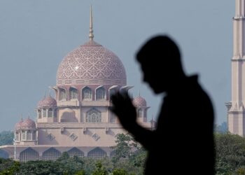 DENGAN kemerdekaan, seseorang itu mampu melaksanakan pengabdian dan ketaatan kepada Allah SWT tanpa sebarang gangguan dan halangan.