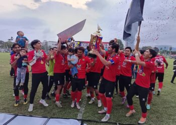 PEMAIN SUK merai kejayaan muncul juara Piala Super 2024 PBI selepas mengalahkan MPT  dalam perlawanan akhir di Ipoh kelmarin. - UTUSAN/AZIZAN HASHIM