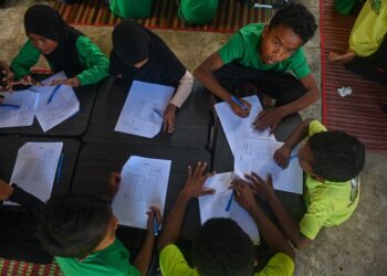 KANAK-KANAK Orang Asli mempunyai hak mendapat pendidikan yang sempurna sesuai dengan peruntukan Perlembagaan  dan perundangan antarabangsa. – UTUSAN/PUQTRA HAIRRY