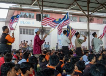 SEMANGAT patriotik yang ditunjukkan oleh warga sekolah , SMK Taman Jasmin 2, Kajang