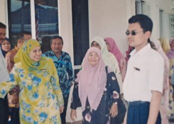 SEBAGAI seorang yang bertanggungjawab dan amanah, Siti Zaharah amat prihatin terhadap keadaan persekitaran sosial negara.